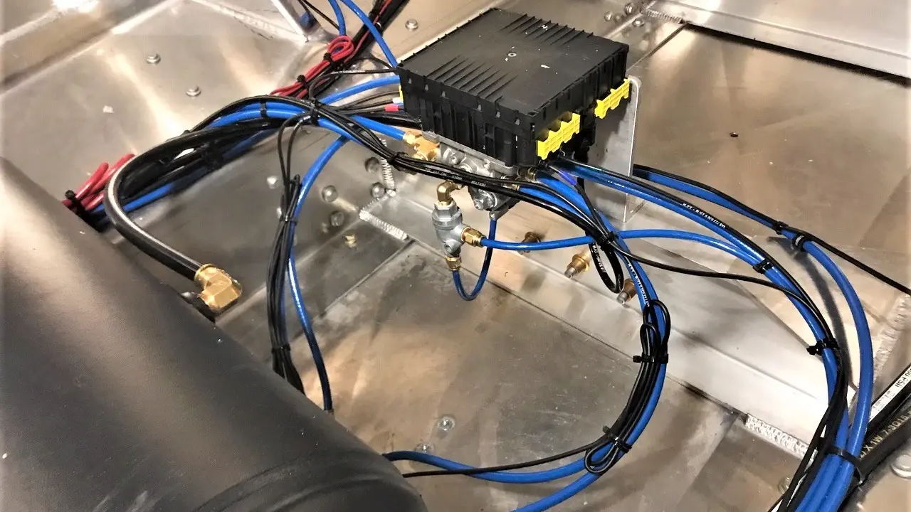 bullet_trailer_roll_stability_70_30